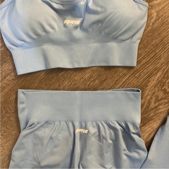 Baby blue workout set - Picture 2 of 2